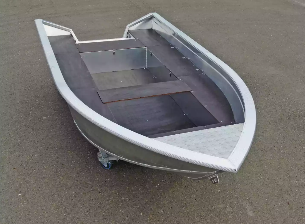 Алюминиевая лодка  Неман-420 в Каспийске