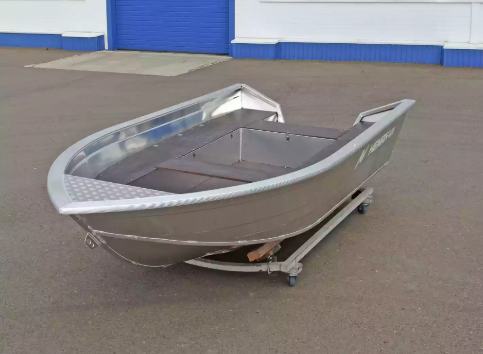 Алюминиевая лодка  Неман-420 в Каспийске