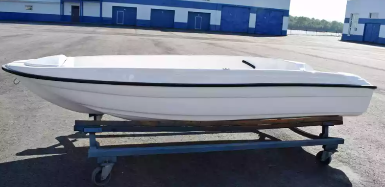 Стеклопластиковая лодка Пингвин (тримаран) в Каспийске