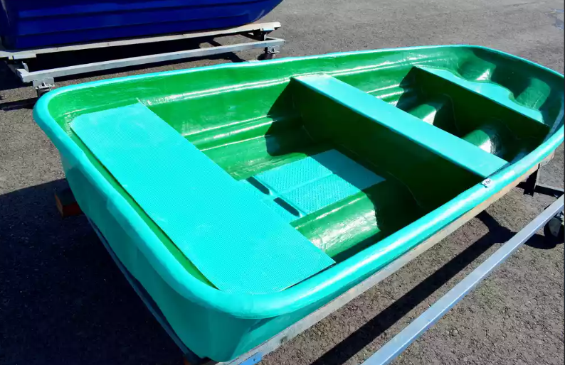 Стеклопластиковая лодка Старт (тримаран) в Каспийске