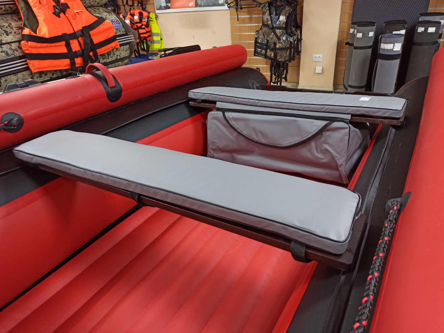 КОМПЛЕКТ МЯГКИХ НАКЛАДОК С СУМКОЙ ДЛЯ ЛОДОК 110Х20 СЕРЫЙ в Каспийске