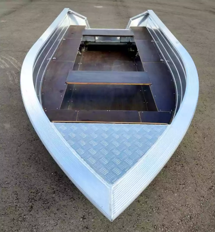 Алюминиевая лодка Неман-400 в Каспийске