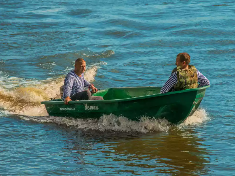 Стеклопластиковая лодка Neman-340 (тримаран) в Каспийске