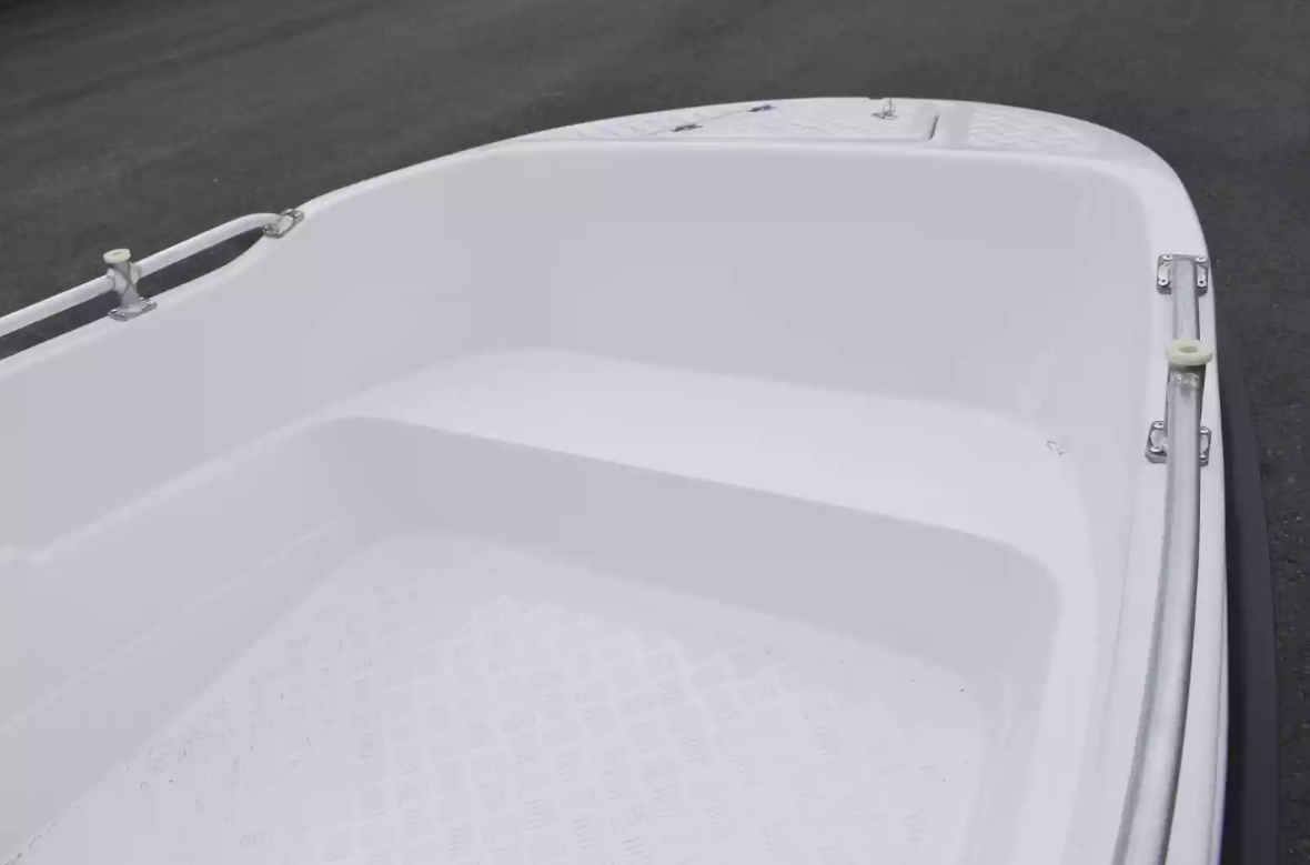 Стеклопластиковая лодка Пингвин New (тримаран) в Каспийске