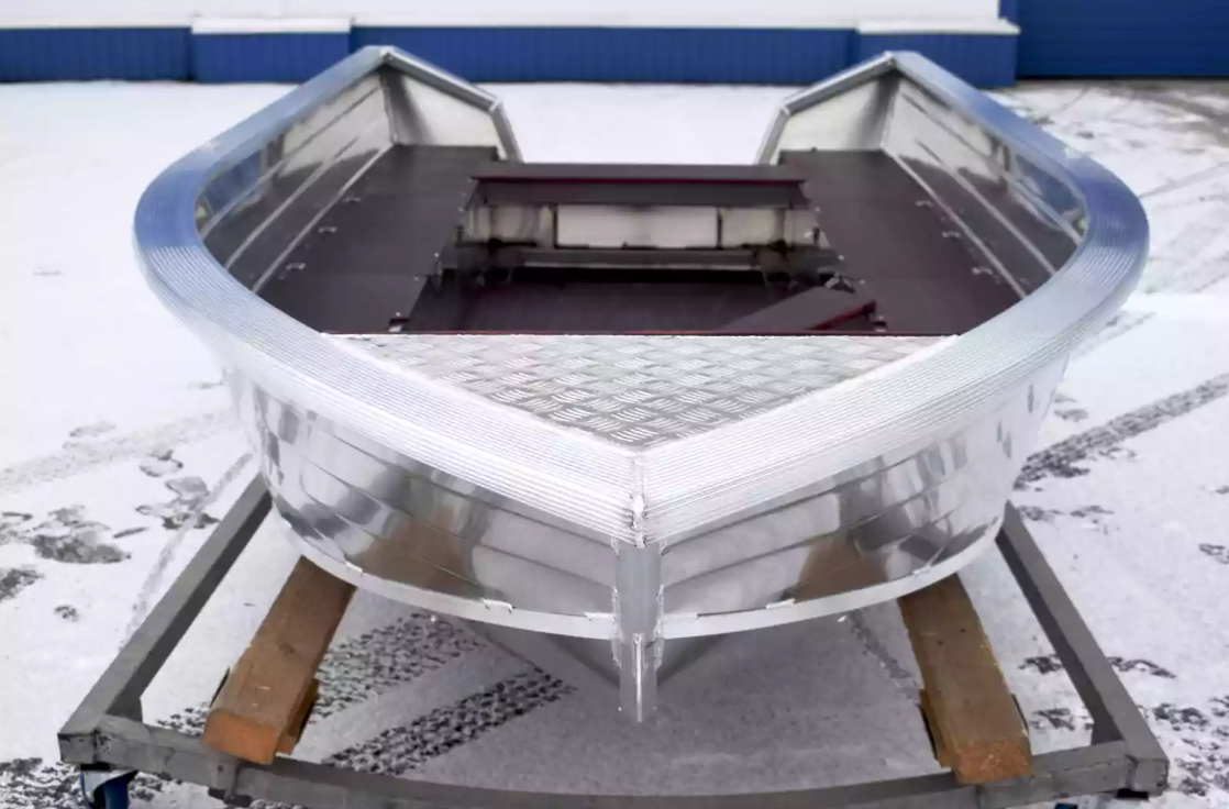 Алюминиевая лодка Неман-400 в Каспийске