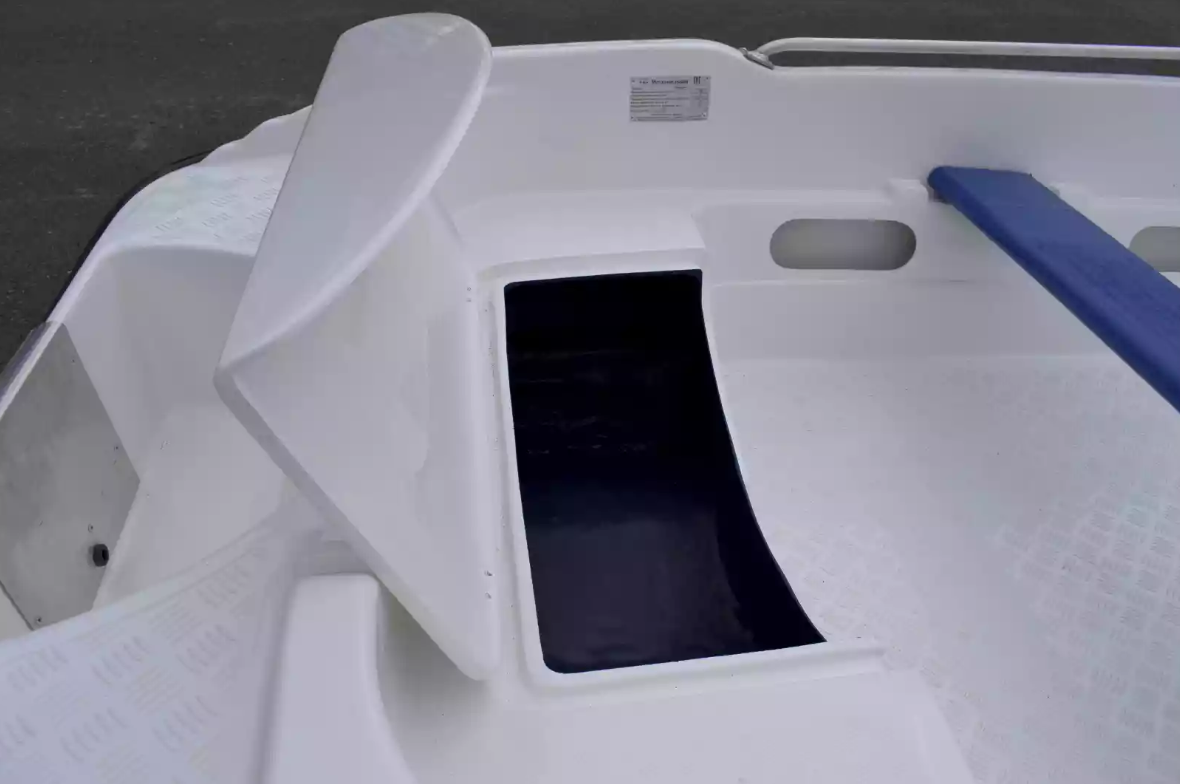 Стеклопластиковая лодка Пингвин New (тримаран) в Каспийске