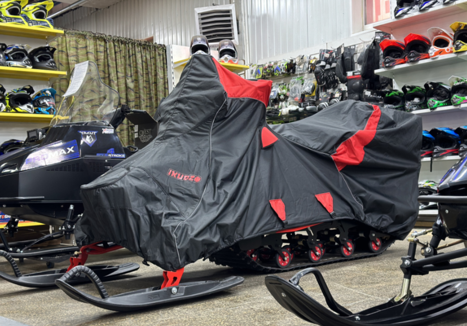 Чехол транспорт. снегохода IKUDZO HUNTER черно-красный Оксфорд ПРЕМИУМ качества с лого IKUDZO в Каспийске