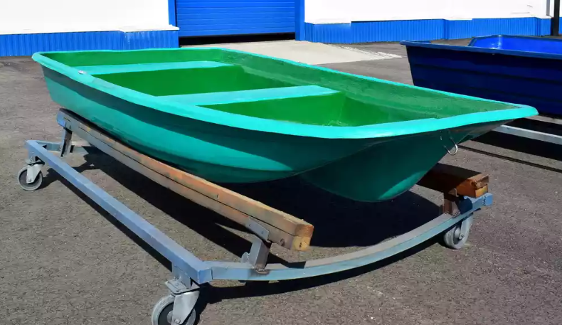 Стеклопластиковая лодка Старт (тримаран) в Каспийске