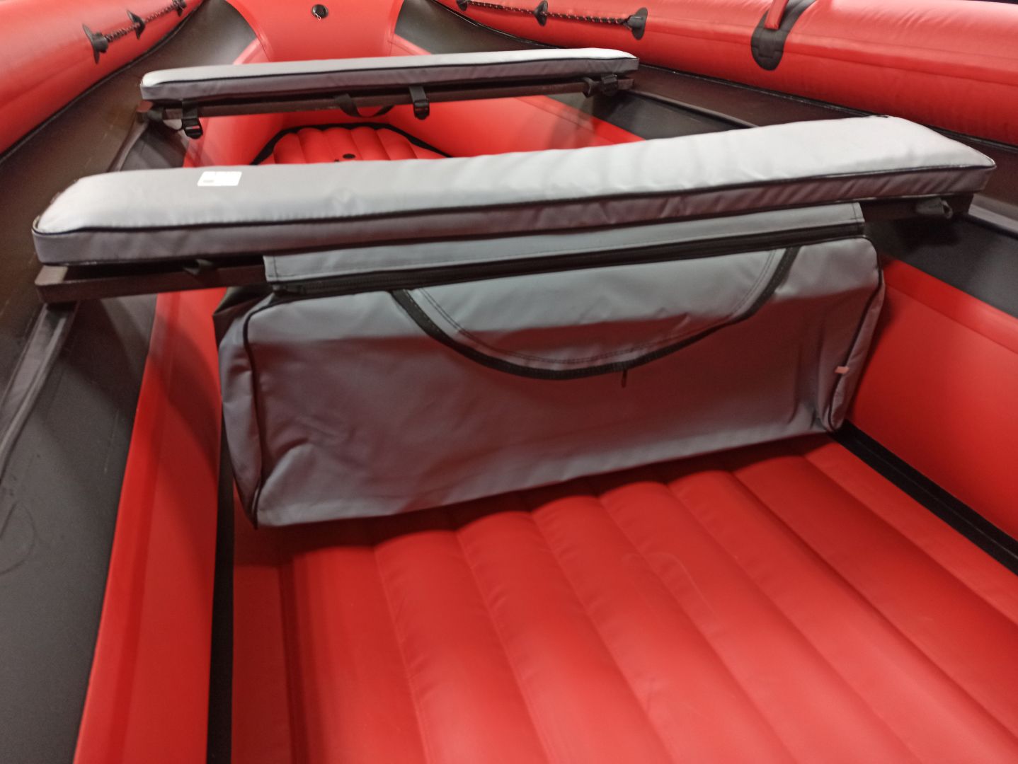 КОМПЛЕКТ МЯГКИХ НАКЛАДОК С СУМКОЙ ДЛЯ ЛОДОК 110Х20 СЕРЫЙ в Каспийске