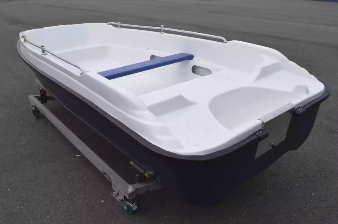 Стеклопластиковая лодка Пингвин New (тримаран) в Каспийске