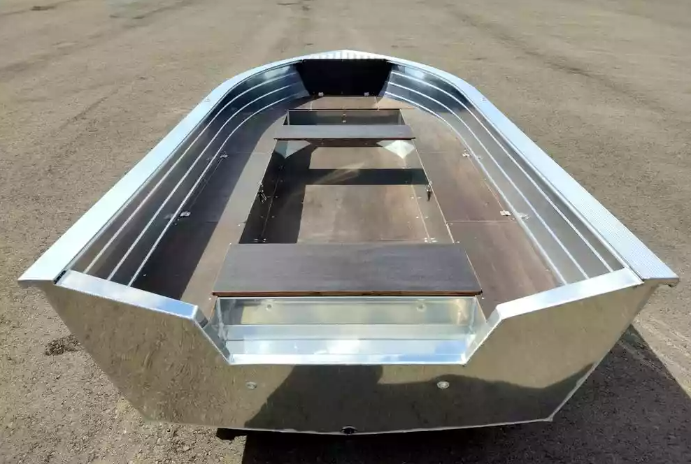 Алюминиевая лодка Неман-400 в Каспийске