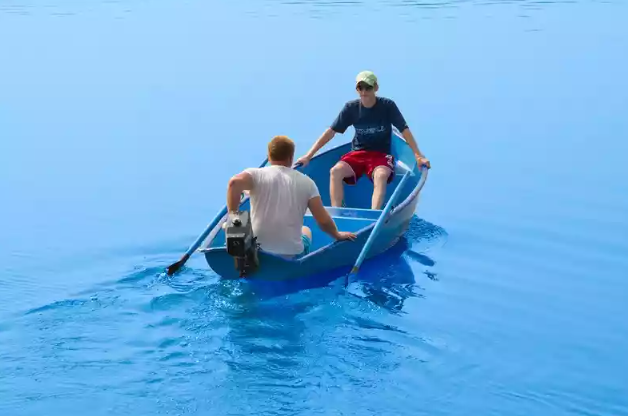 Стеклопластиковая лодка Омуль в Каспийске