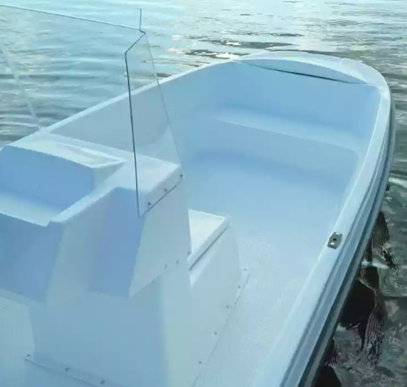 Стеклопластиковая лодка Пингвин с консолью (тримаран) в Каспийске