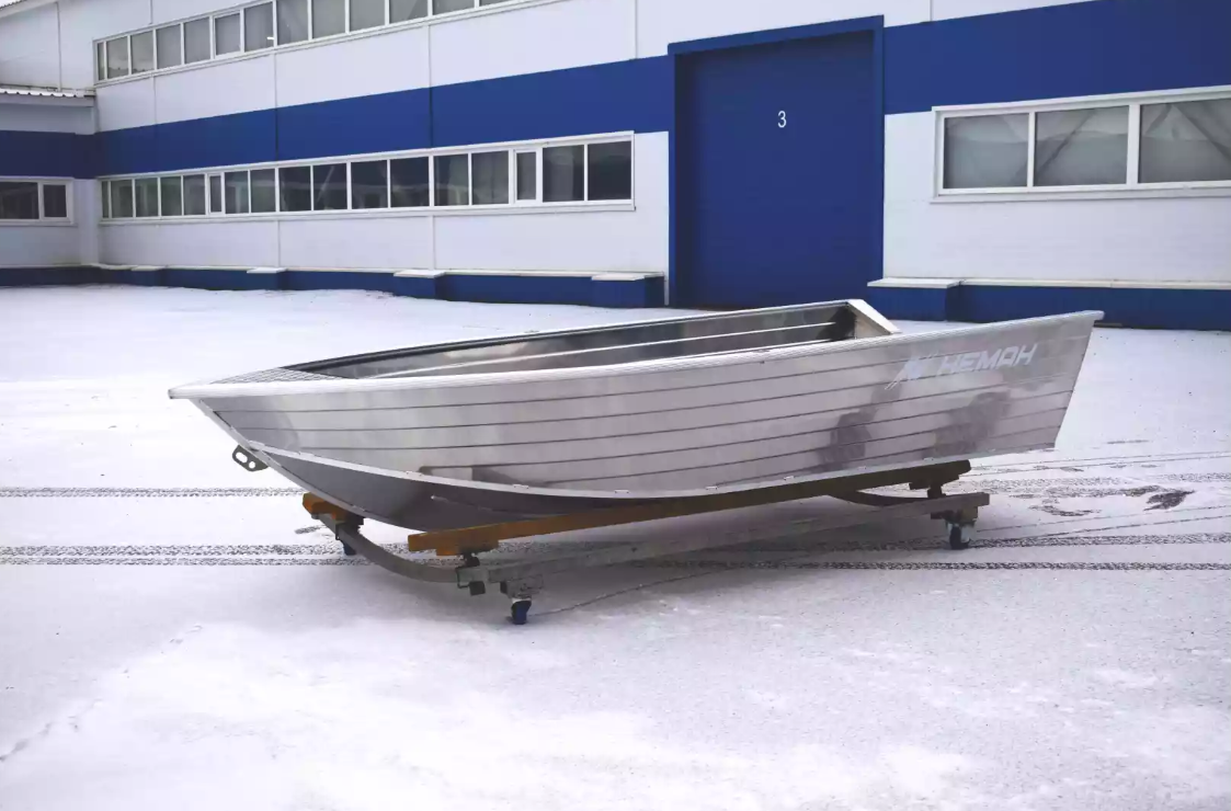 Алюминиевая лодка Неман-400 в Каспийске