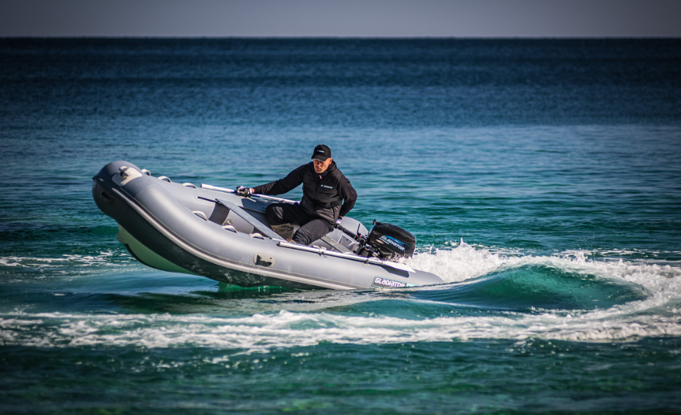 Лодка GLADIATOR RIB380AL в Каспийске