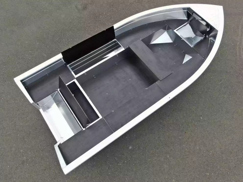 Алюминиевая лодка  Неман-420 в Каспийске