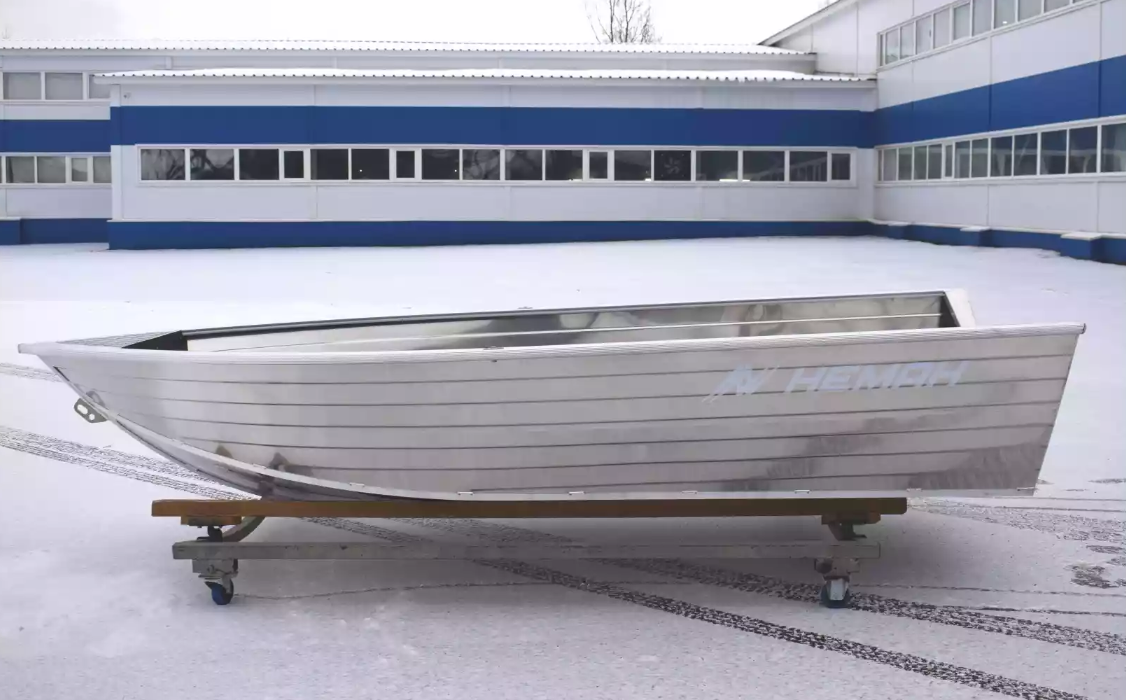 Алюминиевая лодка Неман-400 в Каспийске