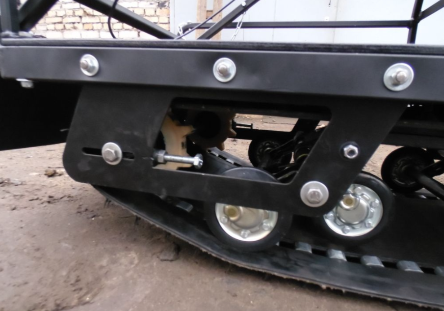 Мотобуксировщик AhtaR Зима 15 л/с с вариатором в Каспийске