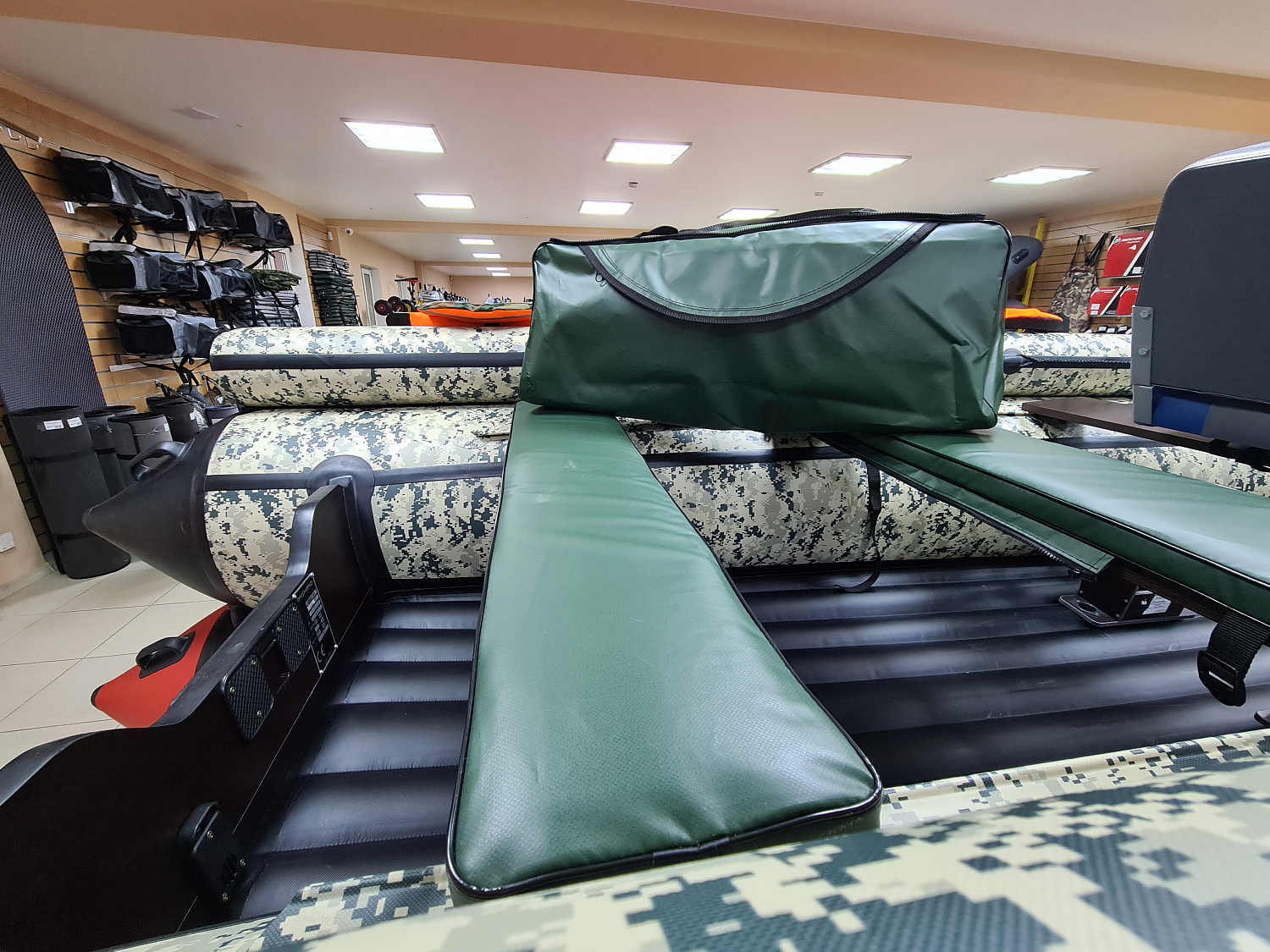 КОМПЛЕКТ МЯГКИХ НАКЛАДОК С СУМКОЙ ДЛЯ ЛОДОК 110Х20 ЗЕЛЕНЫЙ в Каспийске